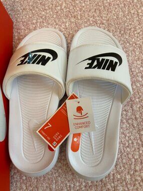 New Nike size 7 women's Victori One slides